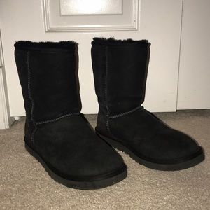 Black UGGS size 8
